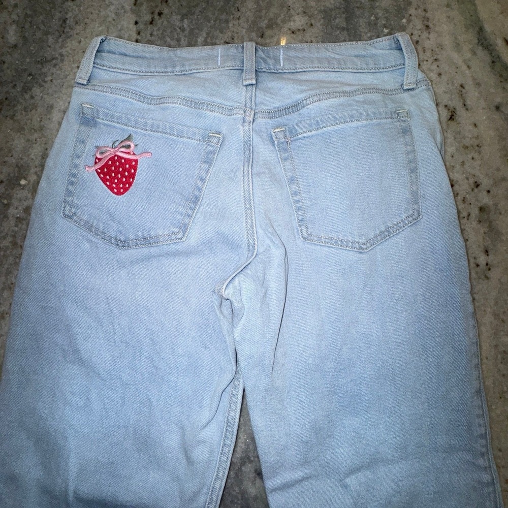 Hollister Co. 30x29 Embroidered Strawberry Straight‎ Leg Jeans Light Wash